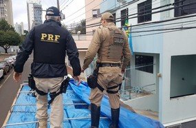 PRF e PM apreendem quase 500 mil maços de cigarros contrabandeados