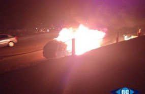 Veículo com placas de Joaçaba é destruído por incêndio em Capinzal