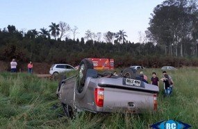Capotamento deixa dois feridos no interior de Ouro