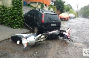 Acidentes com danos materiais marcam o dia chuvoso