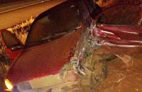 Veículo é jogado para fora da pista após colisão na BR-470