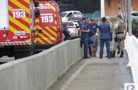 Homem embriagado tenta se jogar da ponte em Joaçaba