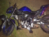 Colisão entre carro e moto deixa jovens gravemente feridos