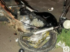 Motorista foge após colidir em moto e deixar casal ferido