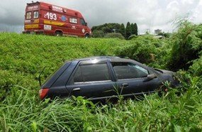 Saída de pista seguida de capotamento na BR-153