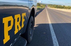Caminhoneiro é assaltado ao parar na estrada para urinar