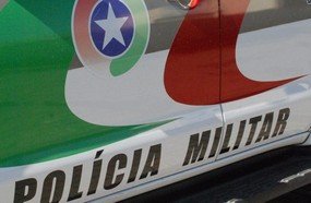 PM localiza pé de maconha nos fundos de residência de Herval