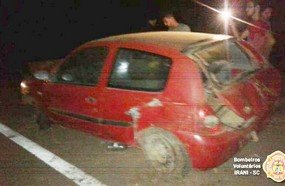 Capotamento deixa motorista ferido na BR-153