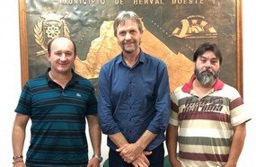 Deputado Uczai destina recursos e um ônibus escolar para Herval