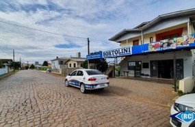 Dupla assalta mercado em bairro de Capinzal