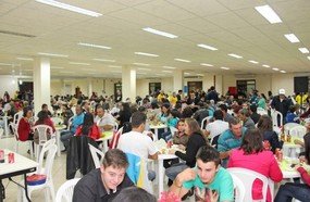 Costelão em prol dos atingidos pelo tornado reúne mais de 400 pessoas