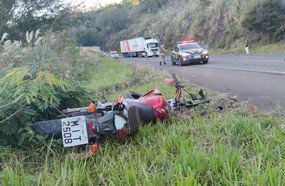 Colisão entre carro e moto deixa três feridos em Irani