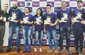 Acadêmicos e diplomados da Unoesc no Startup Weekend