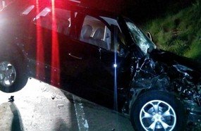 Colisão em caminhão guincho deixa três feridos na BR-470