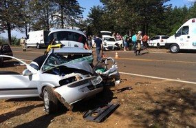 Colisão frontal faz uma vítima fatal e deixa seis feridos