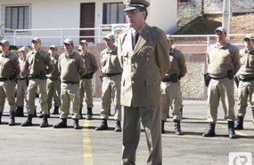 Polícia Militar e Bombeiros promovem praças e oficiais