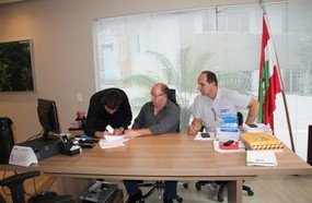 Assinadas ordens de serviço para pavimentação de ruas em Joaçaba