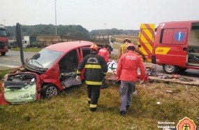 Colisão deixa condutor de carro ferido no trevão de Irani