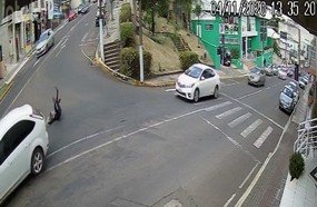 Mulher que pulou de carro em Videira presta depoimento