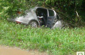 Saída de pista deixa dois feridos na BR-282, em Vargem Bonita