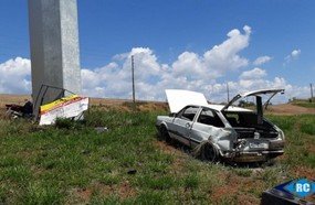 Condutor fica ferido após colidir veículo no portal de Capinzal