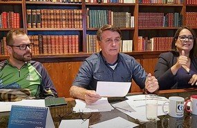 Bolsonaro quer que postos exibam composição de preço dos combustíveis
