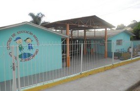 Chico Lopes cobra conserto em telhado de creche