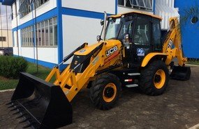 Prefeitura de Erval Velho adquire retroescavadeira