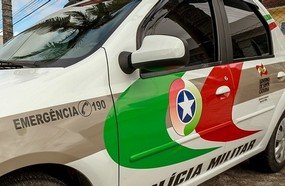 Jovens são detidos após tentarem matar homem com tijoladas