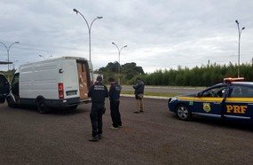 Van carregada com cigarros é apreendida em Campos Novos