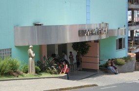 Mãe diz que bebê não foi atendida na emergência do Hust