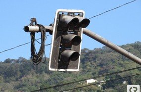 Prefeitura de Herval paga energia de semáforo desativado
