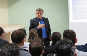 Crise econômica brasileira foi tema de palestra na ACIOC