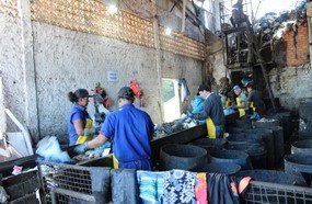 Vereador de Joaçaba acompanha processo de triagem do lixo