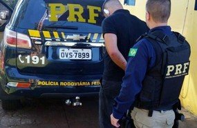 Procurado por tráfico de drogas é preso pela PRF na BR-282