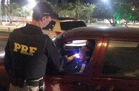 PRF flagra 213 motoristas dirigindo sob efeito de álcool