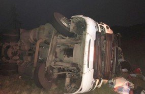Motorista fica ferido ao tombar carreta entre Catanduvas e Joaçaba