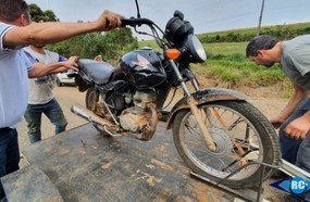Motociclista fica ferido após colidir em carro na SC-150