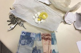 Jovem é preso em flagrante por tráfico de drogas em Herval