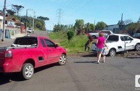Colisão entre veículos no bairro Jardim Cidade Alta
