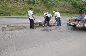 Iniciam trabalhos de manutenção e recuperação de rodovias