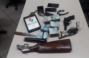 PM apreende armas e dinheiro durante abordagem em Ipira