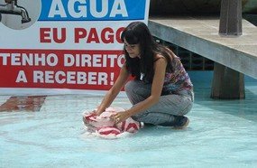 Poucas pessoas no manifesto contra a falta de água em Concórdia