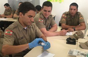 IGP capacita policiais para analise de drogas apreendidas
