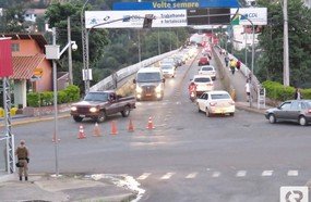 PM realiza experimento no trânsito na saída da ponte em Herval