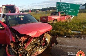 Colisão entre veículos deixa três feridos no trevão de Irani