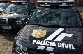 Homem relata tentativa de homicídio após se ferir com arma