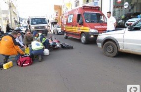 Colisão entre carro e moto deixa mulher ferida no centro de Herval