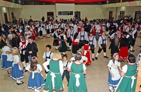 Terceira Noite Alemã de Piratuba reúne grupos folclóricos da região