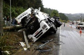 Motorista de Capinzal morre após tombar carreta na BR-470